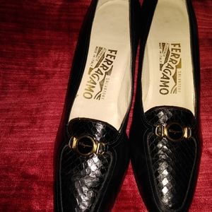Ferragamo ladies pumps
